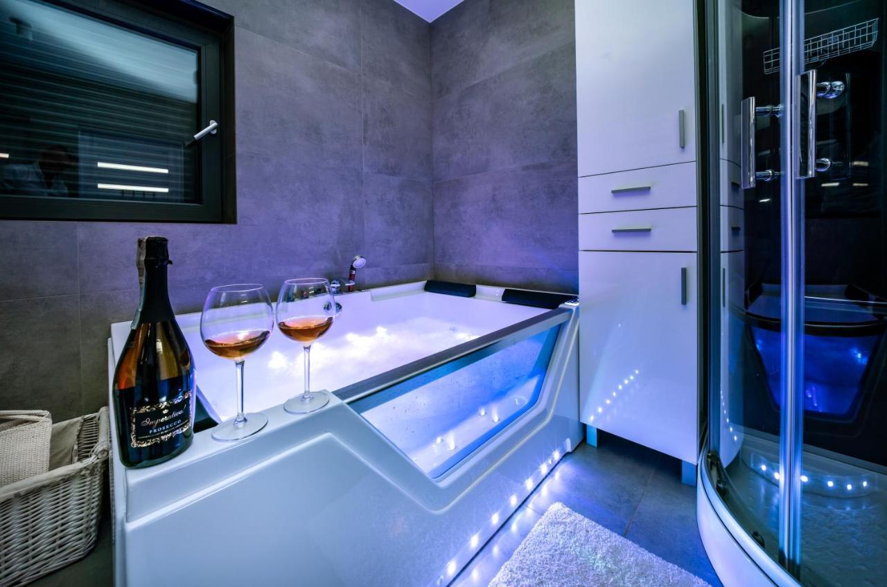 Domek Hot Tub Jacuzzi Chillout Kołobrzeg Zewnętrze zdjęcie